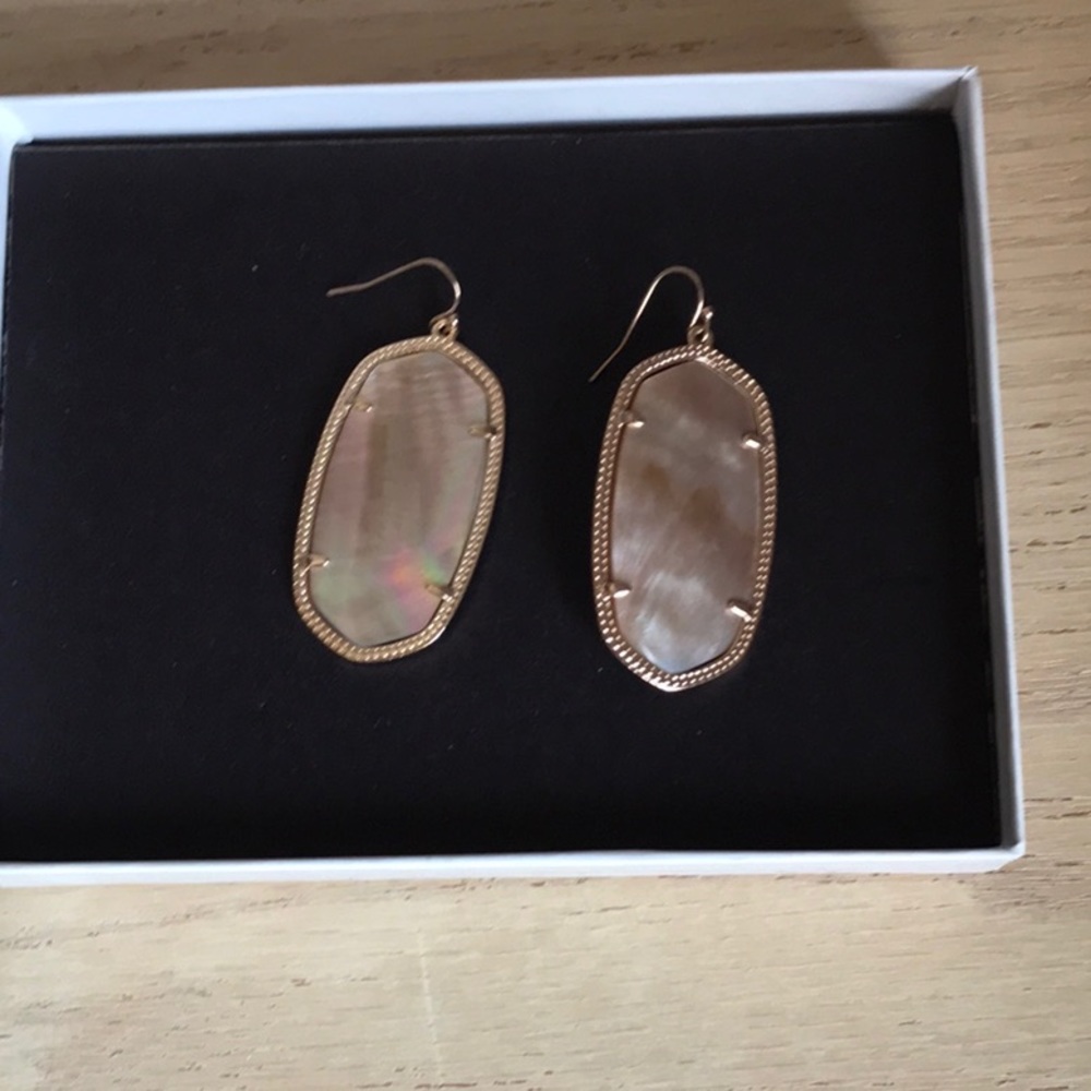 Kendra Scott Ellie gold earrings